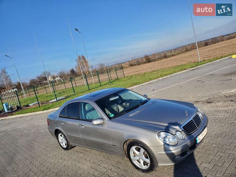 Седан Mercedes-Benz E-Class 2004 в Луцке
