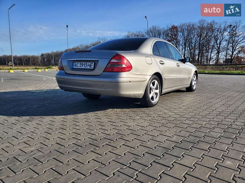 Седан Mercedes-Benz E-Class 2004 в Луцке