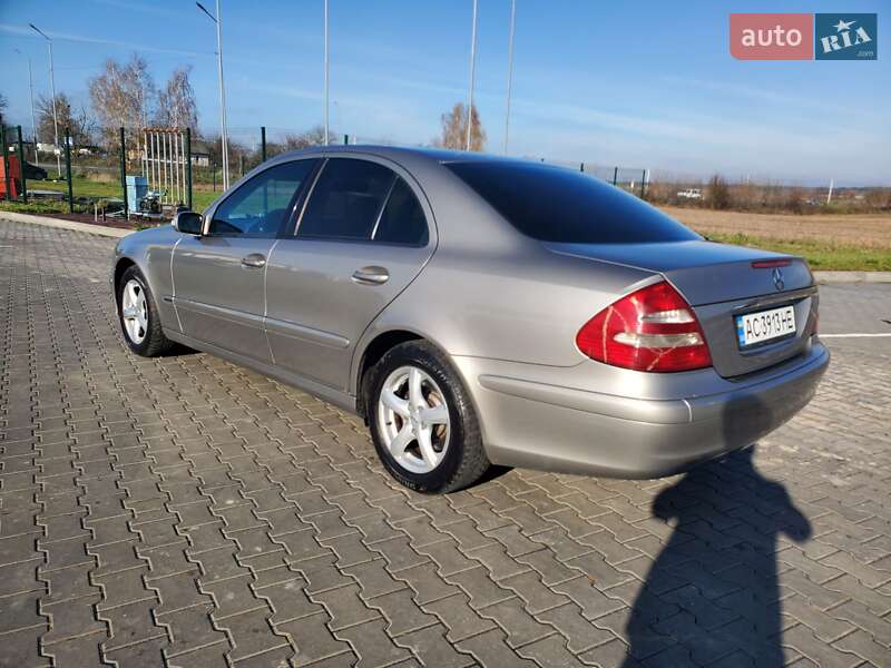 Седан Mercedes-Benz E-Class 2004 в Луцке