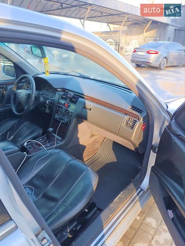 Седан Mercedes-Benz E-Class 2001 в Каменец-Подольском фото 4 Седан Mercedes-Benz E-Class 2001 в Каменец-Подольском