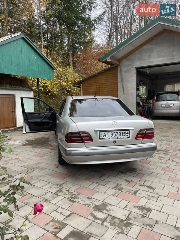 Седан Mercedes-Benz E-Class 2000 в Долині