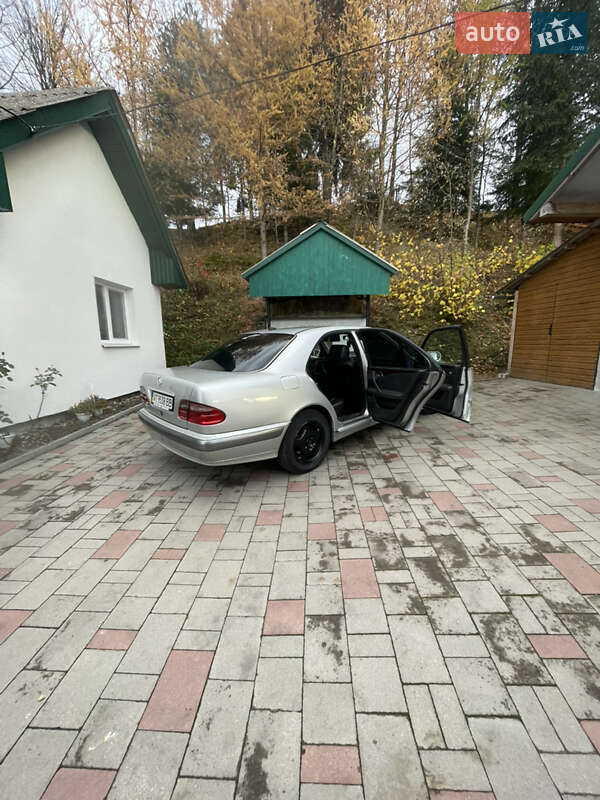 Седан Mercedes-Benz E-Class 2000 в Долині