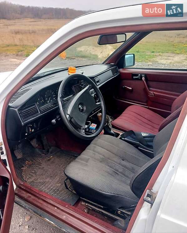 Седан Mercedes-Benz E-Class 1986 в Балаклії фото 6 Седан Mercedes-Benz E-Class 1986 в Балаклії