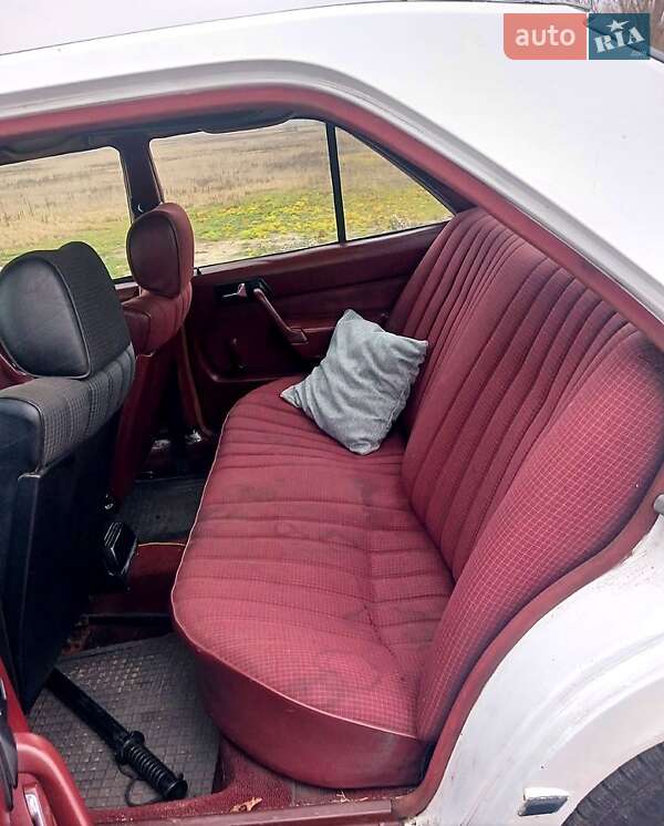 Седан Mercedes-Benz E-Class 1986 в Балаклії фото 16 Седан Mercedes-Benz E-Class 1986 в Балаклії