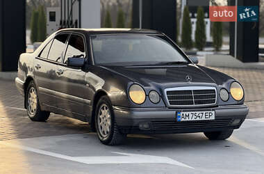 Седан Mercedes-Benz E-Class 2000 в Звягелі