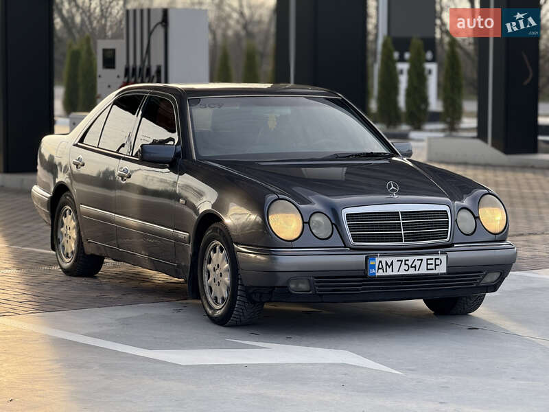 Mercedes-Benz E-Class 2000 Mercedes-Benz E-Class 2000