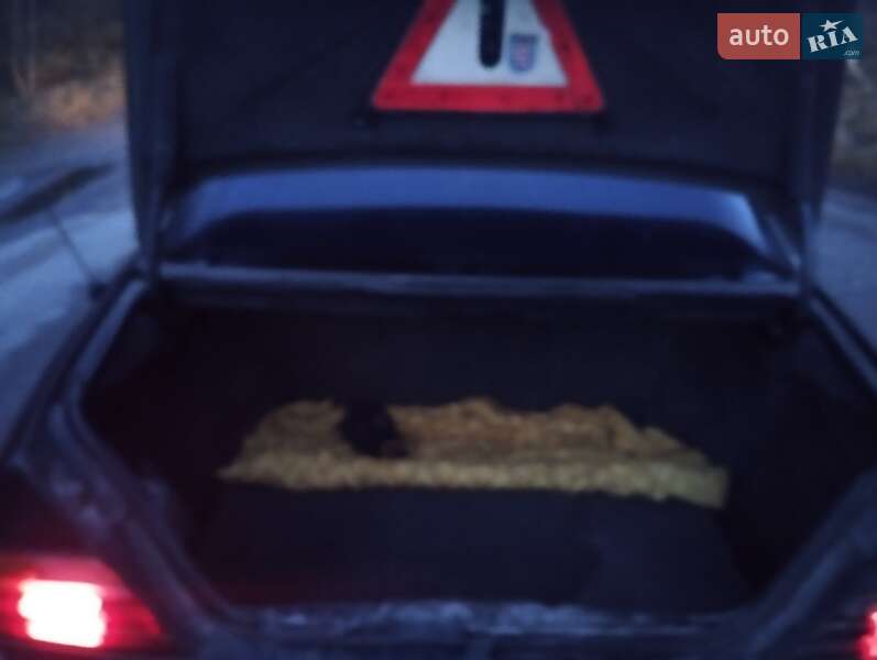 Седан Mercedes-Benz E-Class 1989 в Рокитном