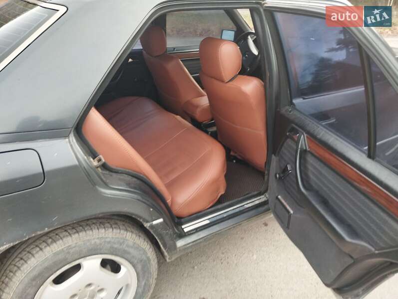 Седан Mercedes-Benz E-Class 1989 в Рокитном