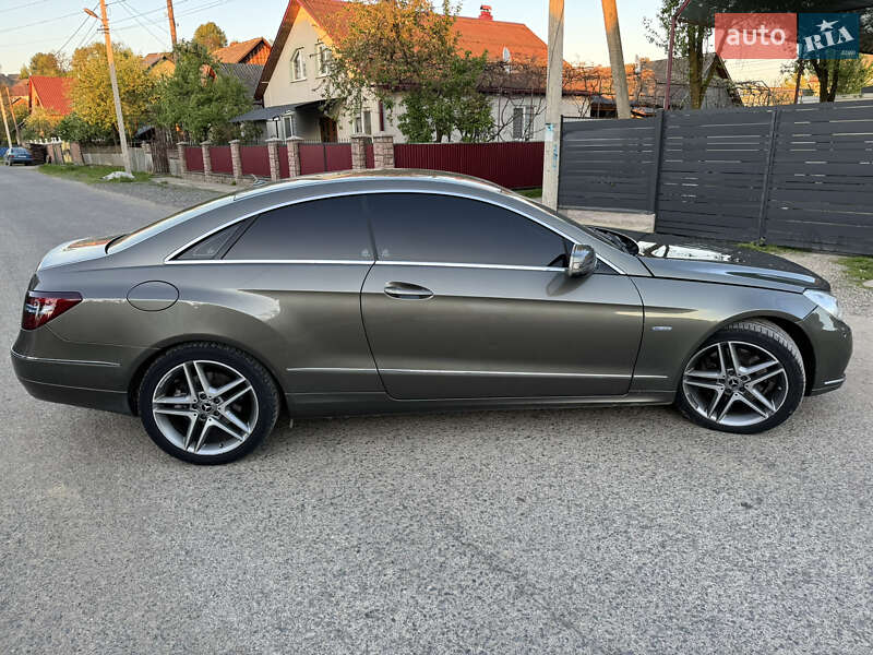 Купе Mercedes-Benz E-Class 2011 в Тячеві