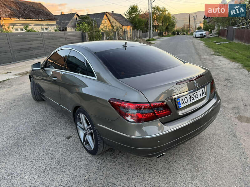 Купе Mercedes-Benz E-Class 2011 в Тячеві