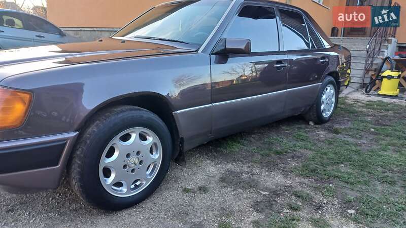 Седан Mercedes-Benz E-Class 1992 в Тернополе