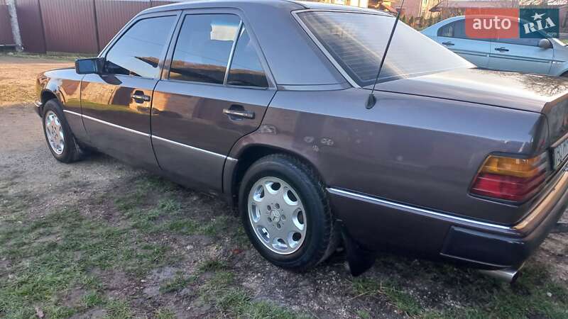 Седан Mercedes-Benz E-Class 1992 в Тернополе