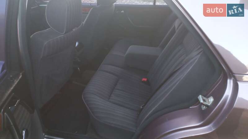 Седан Mercedes-Benz E-Class 1992 в Тернополе