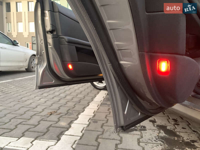 Седан Mercedes-Benz E-Class 2002 в Чернівцях