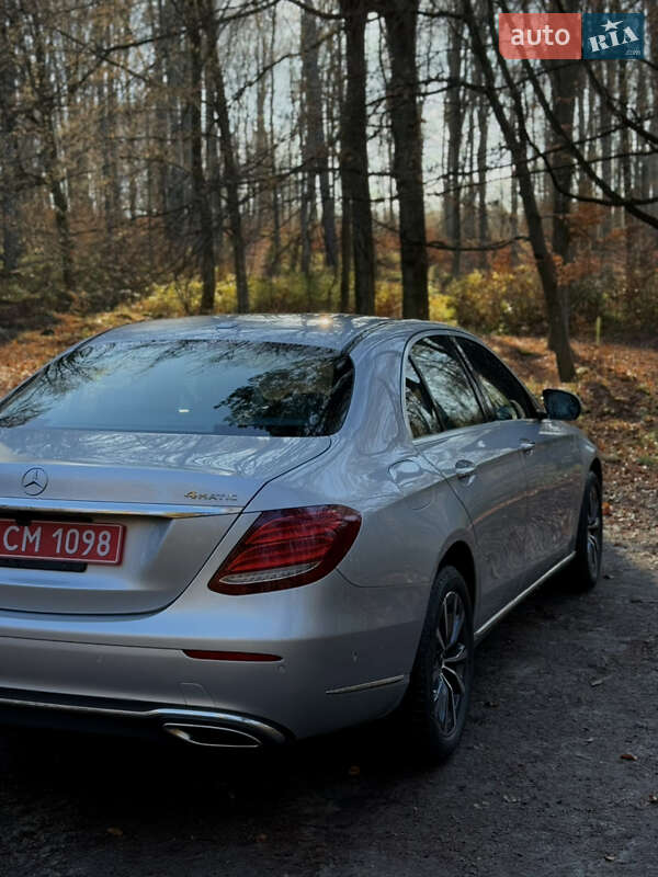 Седан Mercedes-Benz E-Class 2018 в Львове