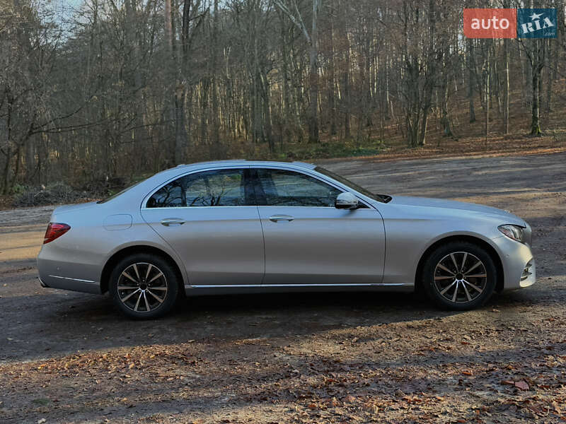 Седан Mercedes-Benz E-Class 2018 в Львове