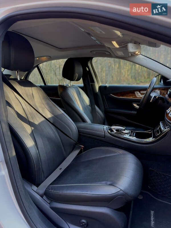 Седан Mercedes-Benz E-Class 2018 в Львове