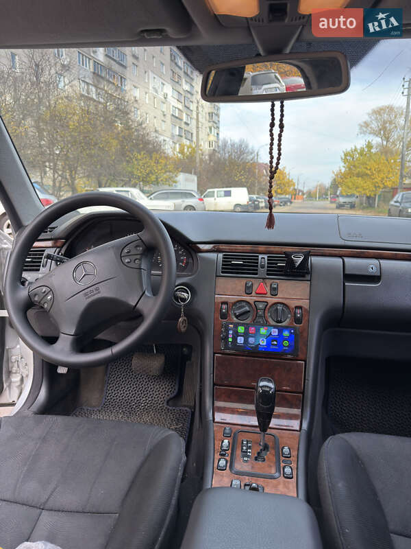 Седан Mercedes-Benz E-Class 2001 в Борисполе
