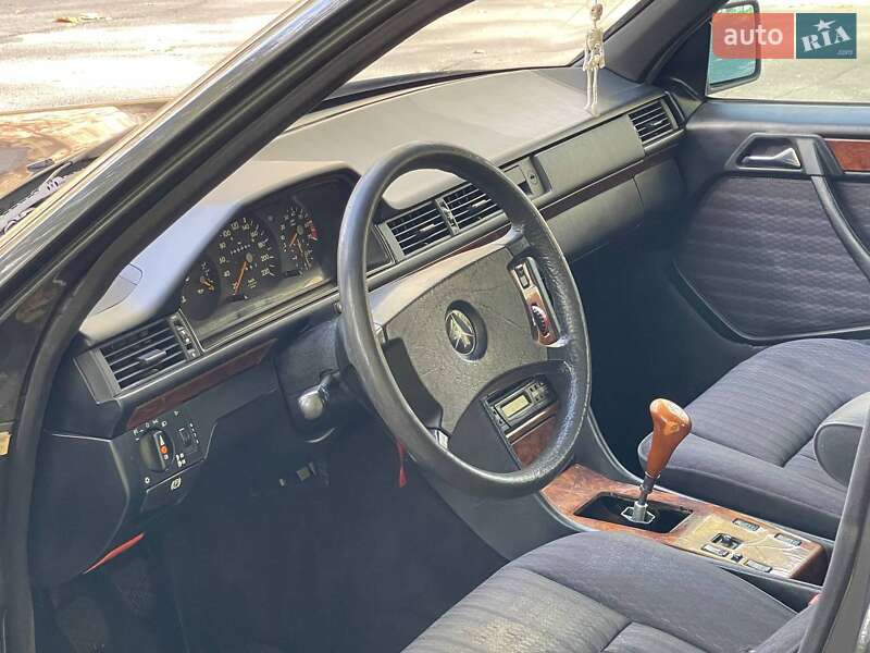 Седан Mercedes-Benz E-Class 1992 в Миколаєві фото 13 Седан Mercedes-Benz E-Class 1992 в Миколаєві