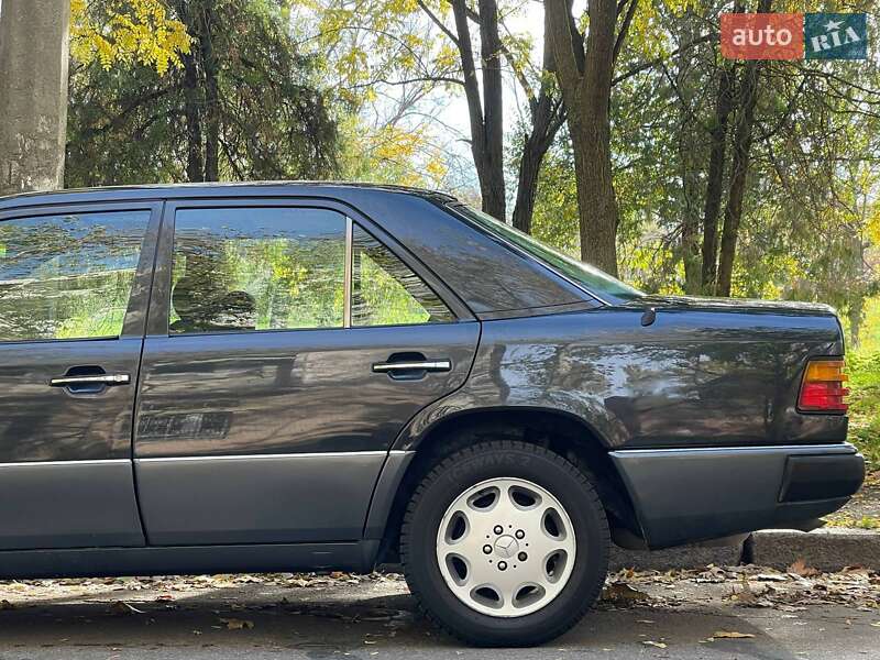 Седан Mercedes-Benz E-Class 1992 в Миколаєві фото 4 Седан Mercedes-Benz E-Class 1992 в Миколаєві