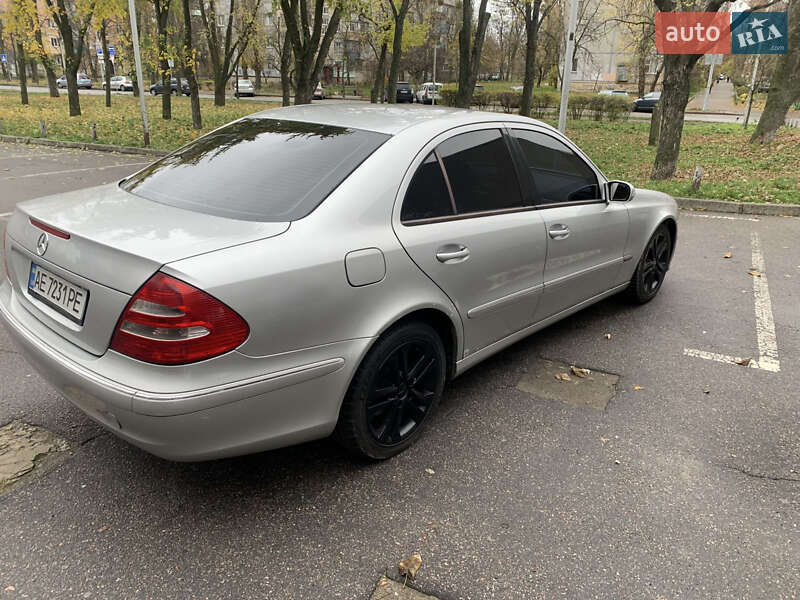 Седан Mercedes-Benz E-Class 2002 в Києві