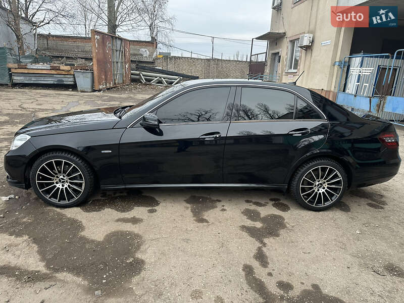 Седан Mercedes-Benz E-Class 2011 в Николаеве