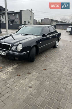 Седан Mercedes-Benz E-Class 1998 в Львове