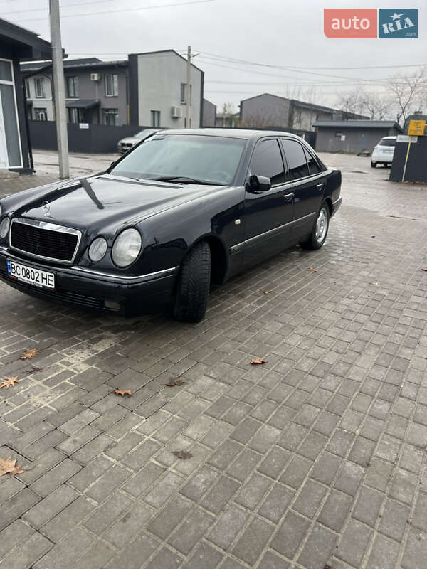 Седан Mercedes-Benz E-Class 1998 в Львове