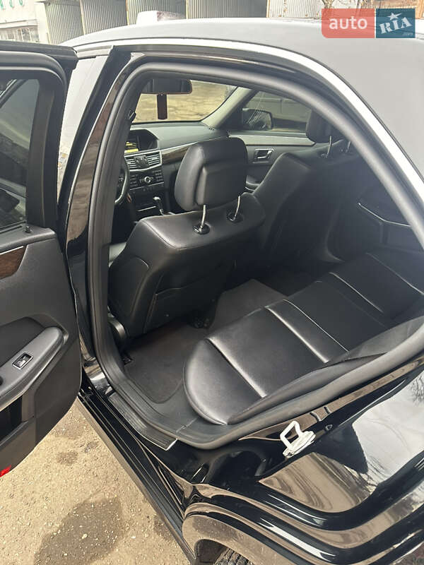 Седан Mercedes-Benz E-Class 2011 в Николаеве