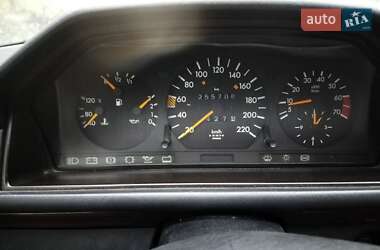 Седан Mercedes-Benz E-Class 1991 в Киеве