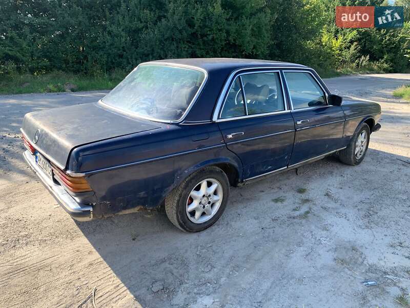 Седан Mercedes-Benz E-Class 1979 в Житомире