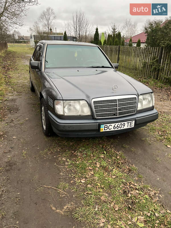 Седан Mercedes-Benz E-Class 1994 в Львове