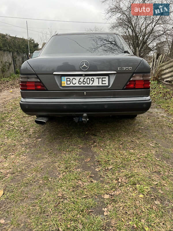 Седан Mercedes-Benz E-Class 1994 в Львове