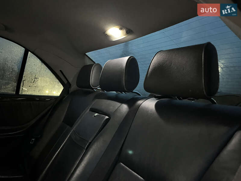 Седан Mercedes-Benz E-Class 2002 в Черновцах