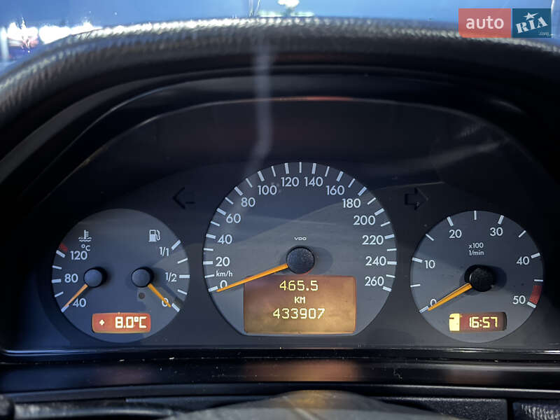 Седан Mercedes-Benz E-Class 2002 в Черновцах