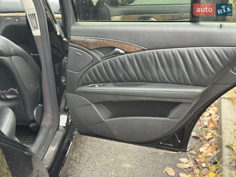 Седан Mercedes-Benz E-Class 2005 в Львове