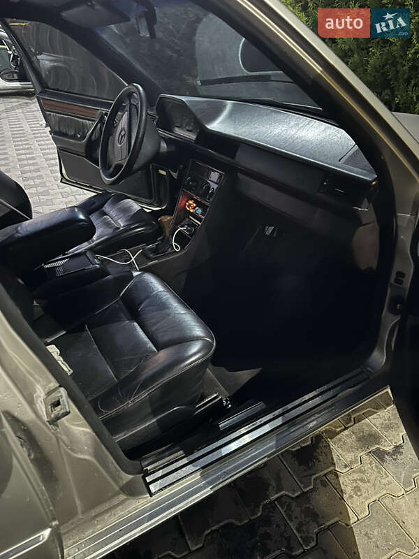 Седан Mercedes-Benz E-Class 1994 в Иршаве