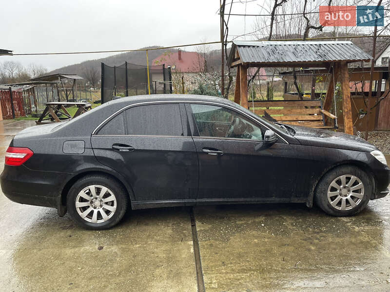 Седан Mercedes-Benz E-Class 2011 в Тячеве