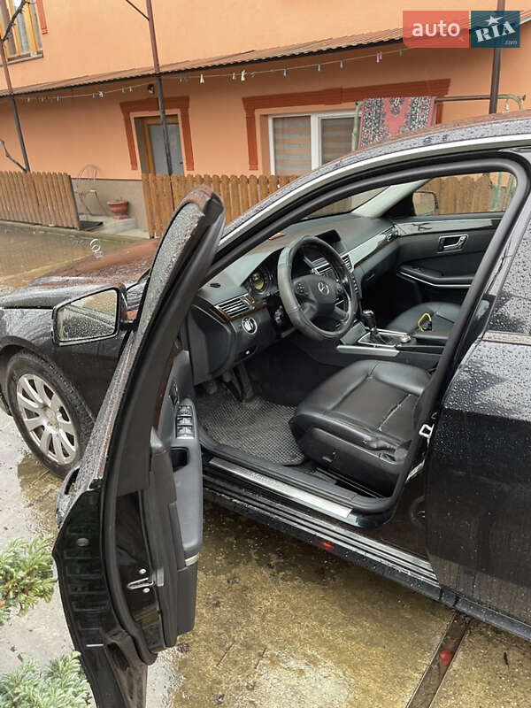 Седан Mercedes-Benz E-Class 2011 в Тячеве
