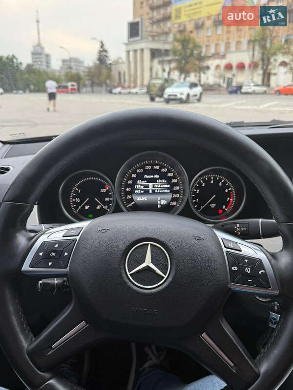 Седан Mercedes-Benz E-Class 2013 в Львові