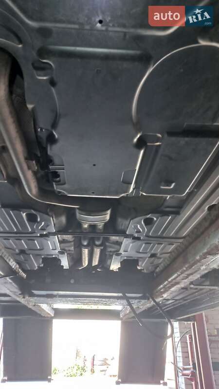 Седан Mercedes-Benz E-Class 2002 в Києві фото 44 Седан Mercedes-Benz E-Class 2002 в Києві