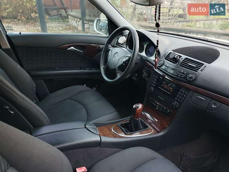 Седан Mercedes-Benz E-Class 2003 в Косове фото 28 Седан Mercedes-Benz E-Class 2003 в Косове