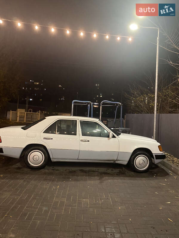 Седан Mercedes-Benz E-Class 1990 в Дніпрі