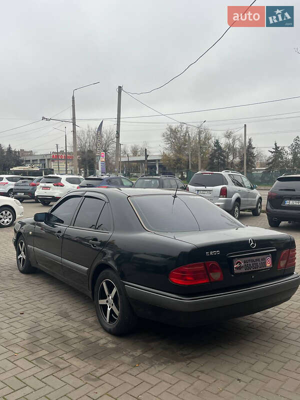 Седан Mercedes-Benz E-Class 1998 в Кривом Роге