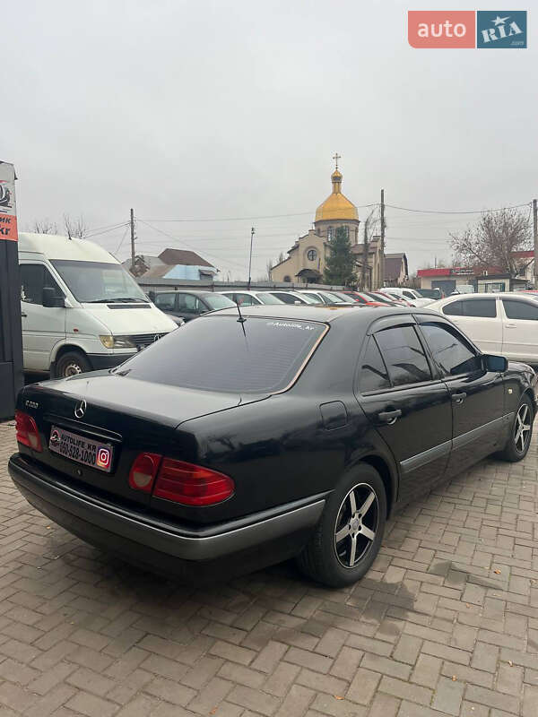 Седан Mercedes-Benz E-Class 1998 в Кривом Роге