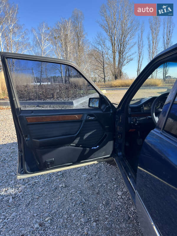 Седан Mercedes-Benz E-Class 1988 в Дмитровке