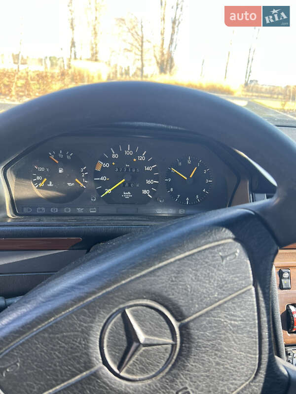 Седан Mercedes-Benz E-Class 1988 в Дмитровке