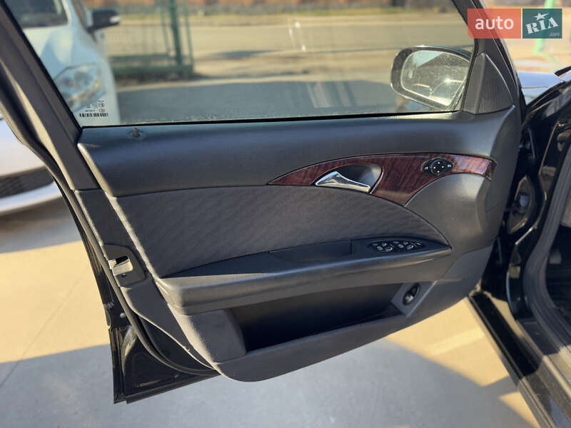 Седан Mercedes-Benz E-Class 2005 в Бердичеві