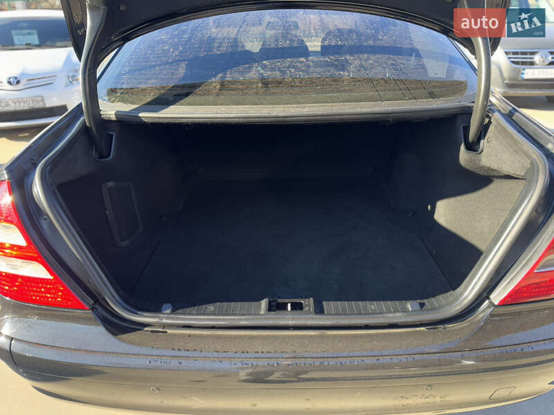 Седан Mercedes-Benz E-Class 2005 в Бердичеві