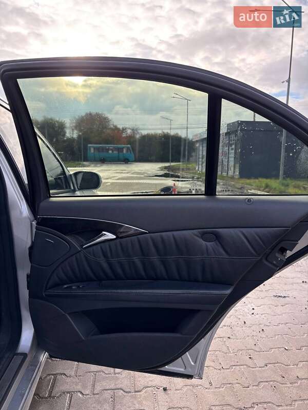 Седан Mercedes-Benz E-Class 2004 в Киеве